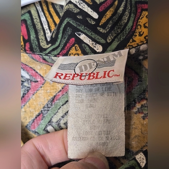 Vintage Women's Denim Republic 90's Geometric Button Up, Size Large - Picture 5 of 5